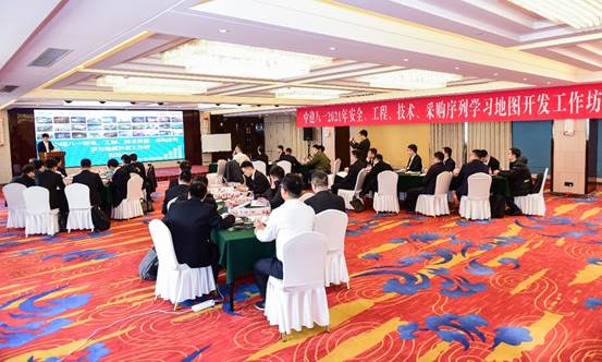 圖片包含 室內, 天花板, 桌子, 人們
      描述已自動生成