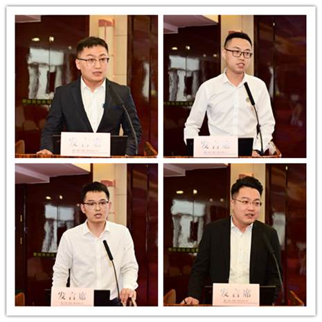 一群人站在人的照片上寫著字
      描述已自動生成